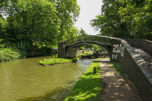 Oxford Canal Roving Bridge (243) at Isis Lock