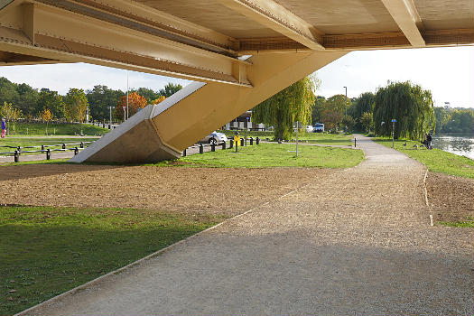 Footing, Walton Bridge 