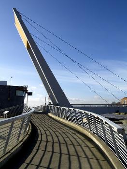 Footway and Counterbalance, Hull, East Riding of Yorkshire, England : The strange looking structure in the picture is the counterbalance for a lifting footbridge across the final few metres of the River Hull just before the river meets the River Humber.