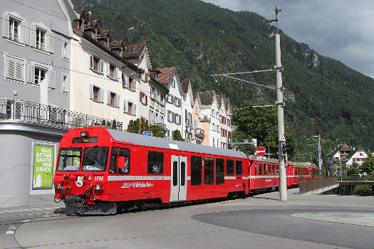 RhB BDt 1755 ahead of R 1452 from Arosa to Chur between the stations of Chur Stadt and Chur.