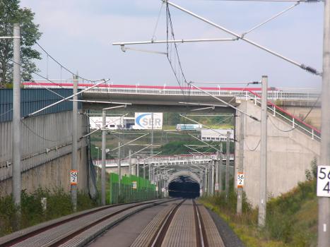 Führerstandsperspektive bei der Anfahrt auf das Südportal des Fernthaltunnels
