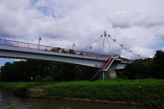 Brücke über die Saar und den Saarkanal, verbindet die Orte Kleinblittersdorf und Grosbliederstroff, Brückenbau von 1993.