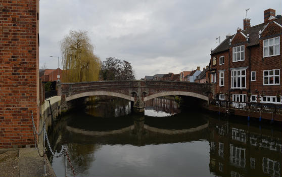 Fye Bridge crossing the River Wensum 