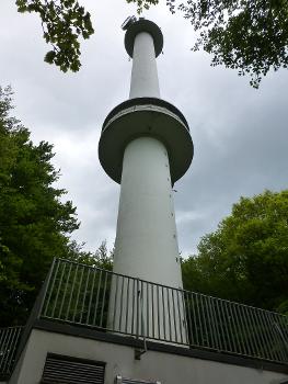 Gänsehalsturm mit Aussichtsplattform auf etwa 1/3 Turmhöhe