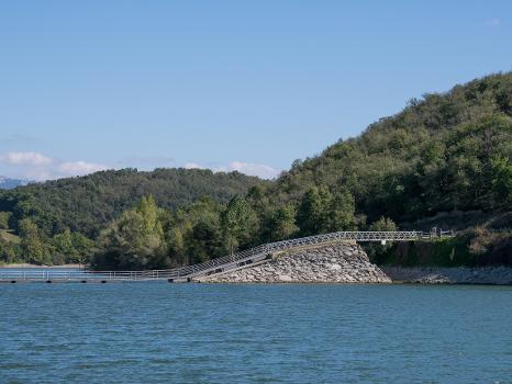 Floating bridge of Garaio over the Ullíbarri-Gamboa reservoir. Álava, Basque Country, Spain