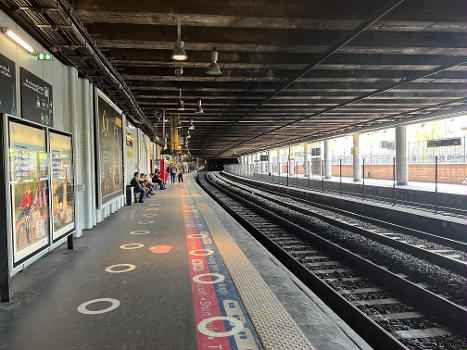 Champ de Mars - Tour Eiffel Station