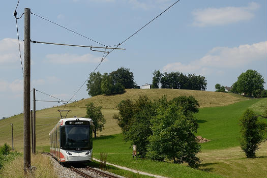 Tramlink 123 der Traunseebahn zwischen Gmunden Seebahnhof und Lembergweg