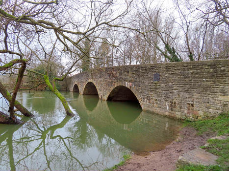 Godstow Road bridge over the swollen Wolvercote Mill Stream 