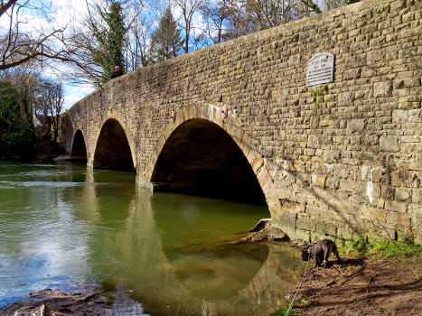 Godstow Road bridge over Wolvercote Mill Stream