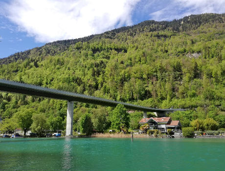 Goldswil-Viadukt mit Aare und Hardergrat