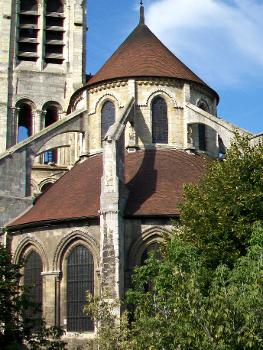 Le chœur de l'église St-Pierre-et-St-Paul, depuis la rue de l'Hôtel-dieu.