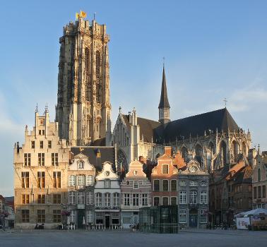 The Town Square of Mechelen with St-Rumbold's Cathedral in the background : The flat-topped silhouette of the St-Rumbold’s Cathedral’s tower is easily recognizable and dominates the surroundings.