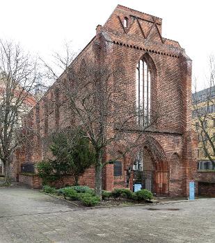 Ruine der ehem. franziskanischen Klosterkirche in Berlin-Mitte ("Graues Kloster"), erbaut um 1260:Blick auf die Westfassade