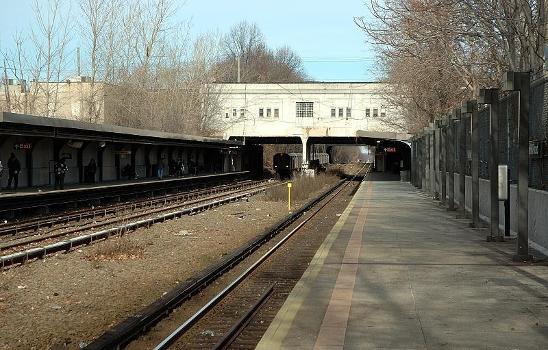Gun Hill Road Subway Station (Dyre Avenue Line)