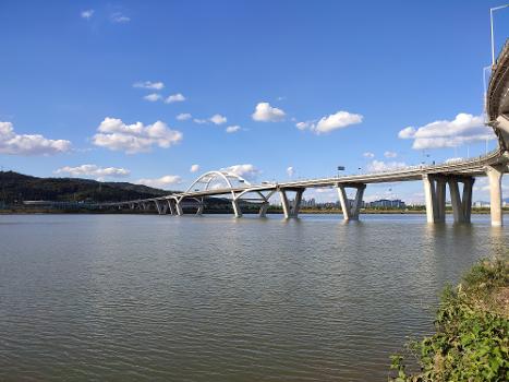 Guri-Amsa-Brücke