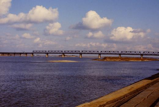 Eisenbahnbrücke über den Sōnghuā Jiāng in Harbin
