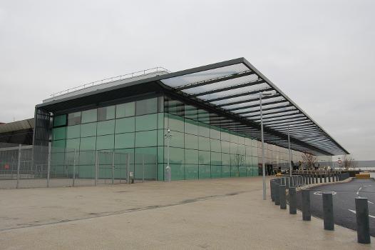 Heathrow Terminal 4 building 