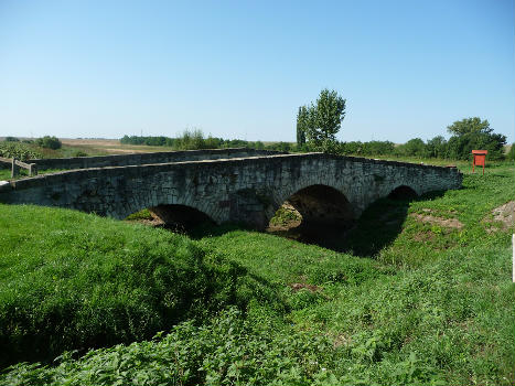 Steinbrücke Héhalom