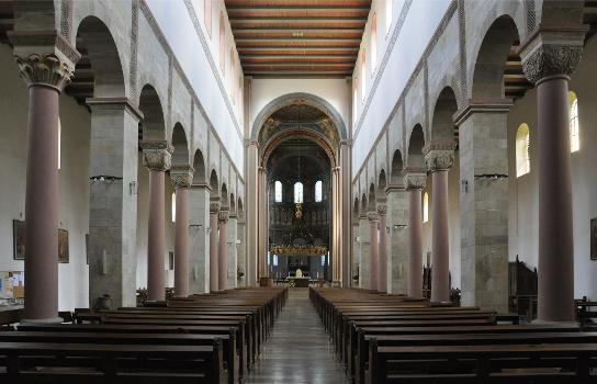 Basilika St. Godehard, Hildesheim:Blick durchs Mittelschiff nach Osten