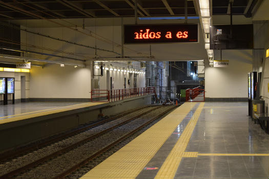 Facultad de Derecho Metro Station