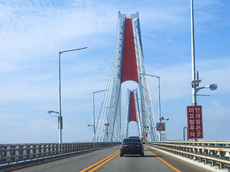 Yeongheung Bridge in Ongjin-gun, Incheon City