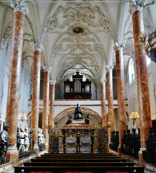 Langhaus der Hofkirche, Innsbruck, Tirol, Östrerreich