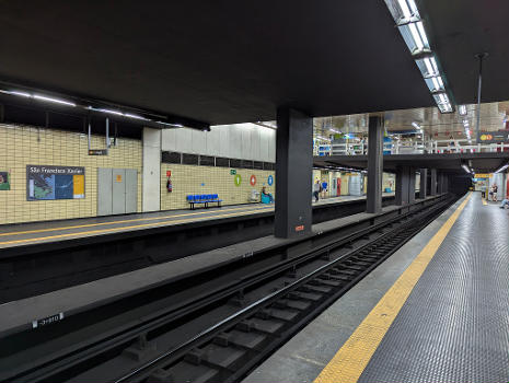 Station de métro São Francisco Xavier