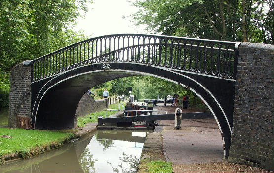 Oxford Canal Roving Bridge (243) at Isis Lock