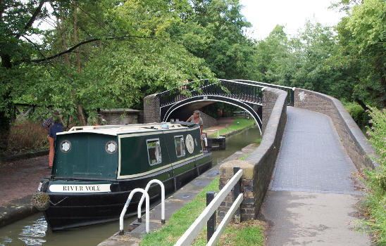 Oxford Canal Roving Bridge (243) at Isis Lock