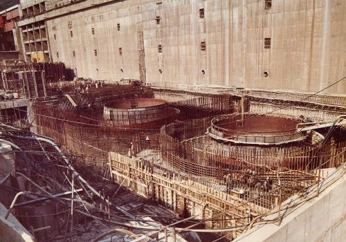 Iron Gate I Dam:Construction of the hydroelectric power plant Đerdap I with aggregate positions (turbines and generators).