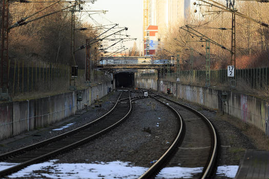 Gare et tunnel de Halle-Neustadt