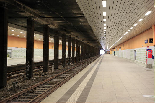 Gare et tunnel de Halle-Neustadt