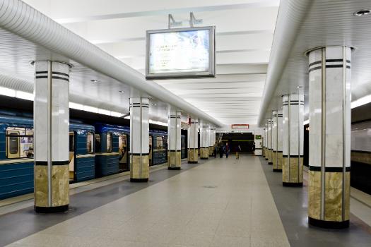 Metrobahnhof Kamennaya Gorka
