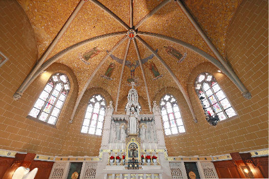 Katholische Kirche St. Michael - Altar, Zug