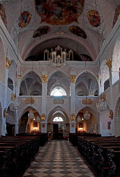 Klagenfurter Dom, Innenansicht mit Orgelempore