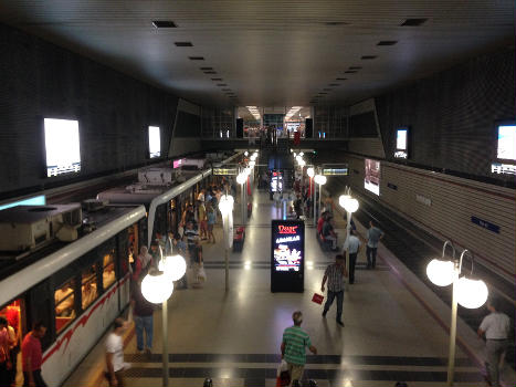 Station de métro Konak