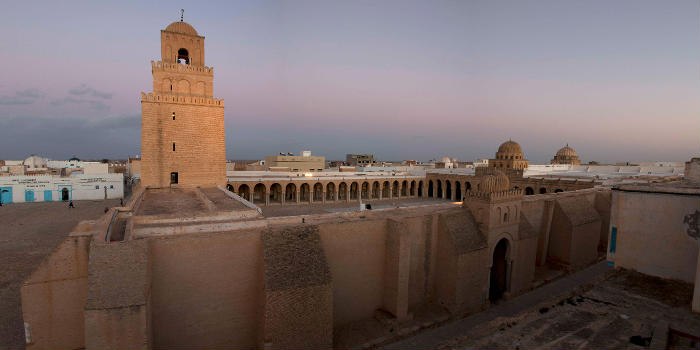 La Grande Mosquée de Kairouan, en Tunisie, la plus ancienne mosquée du Maghreb et l'une des plus importantes du monde musulman.