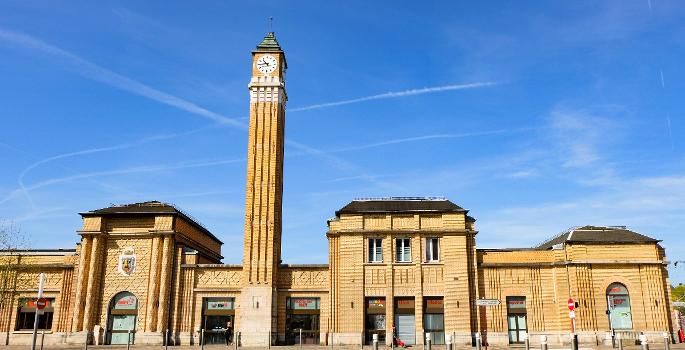 Façade principale de la gare de Belfort, avec la tour de l'horloge