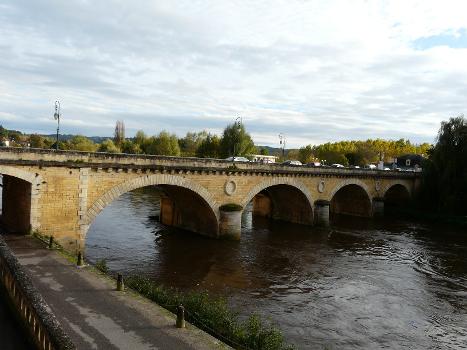 Le pont sur la Vézère au Bugue, Dordogne, France