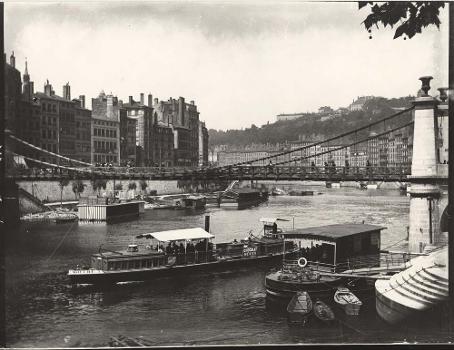 Le Pont de la Feuillée, 1897:Photographie positive, tirage noir et blanc d'après négatif sur verre.