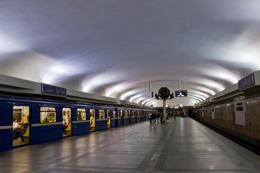 Metrobahnhof Plošča Lienina