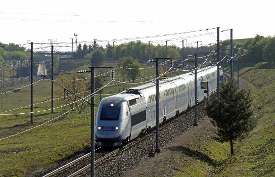 LGV Interconnexion Est:Une rame TGV Duplex quitte la LGV Interconnexion Est (triangle de Vémars) pour s'engager sur la LGV Nord en direction de Lille, à Moussy-le-Neuf (Seine-et-Marne), France.