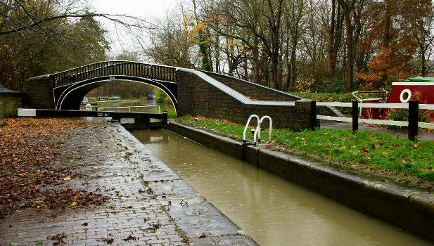 Oxford Canal Roving Bridge (243) at Isis Lock