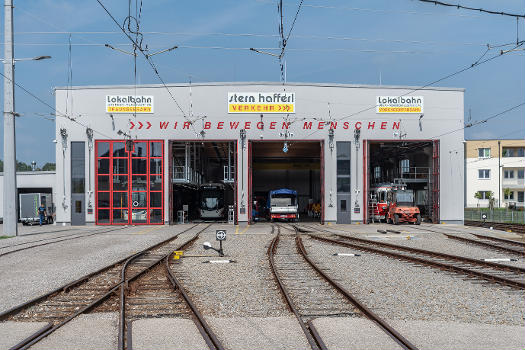 Die Hauptwerkstatt der StadtRegioTram Gmunden–Vorchdorf und der Lokalbahn Lambach–Vorchdorf befindet sich neben dem Bahnhof Vorchdorf-Eggenberg.