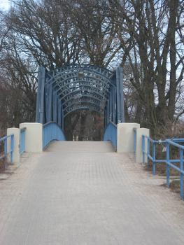 Unter Denkmalschutz stehende Fußgängerbrücke über die Havel in Oranienburg:Ansicht von Westen