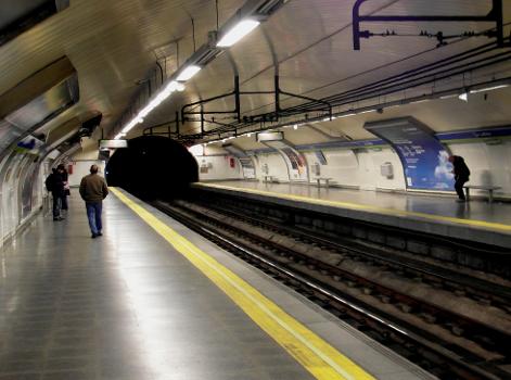 Station de métro La Latina