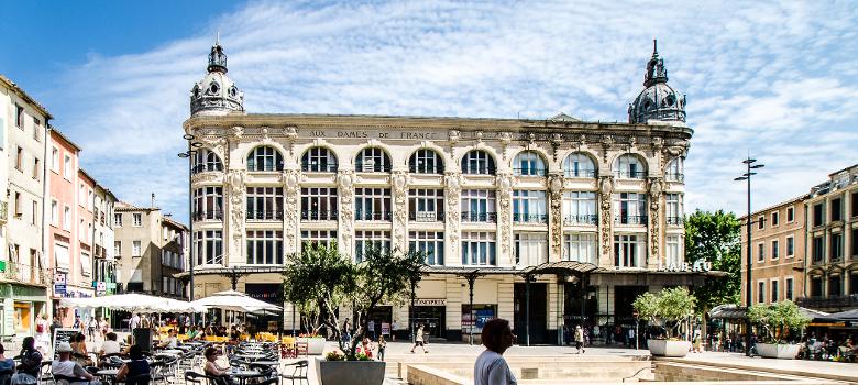 Das alte Kaufhaus "Dames De France" in Narbonne am Place de l'Hotel de Ville