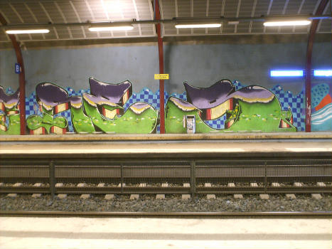 Photograph of a graffiti at Malminkartano (Malmgård) commuter train station.