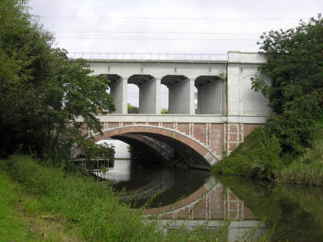 Eisenbahnhochbrücke über die Dijle