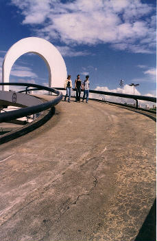 Passerelle du Mémorial de l'Amérique latine